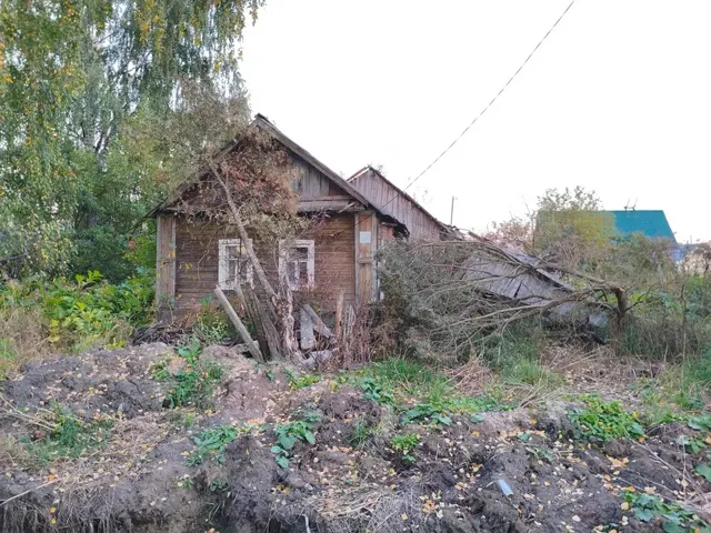 жилой дом с земельным участком