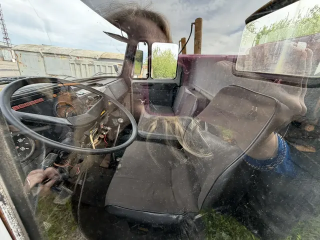 Автомобиль КО-829А-02, регистрационный номер Е356 КК10