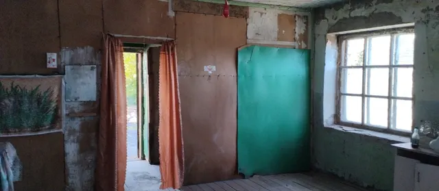 Нежилое помещение с земельным участком