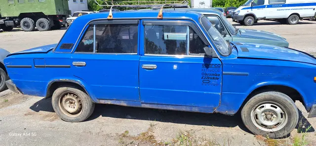 Автомобиль марки ИЖ-412, г/н К5056ВЕ, VIN: XTK412UE0L0160263, 1990 года выпуска, в кузове синего цвета. Автомобиль марки ВАЗ-21063, г/н АР 3243 АА, VIN: XTA210630D9953633, 1983 года выпуска, в кузове синего цвета. Мопед марки «Honda Super Dio», г/н АР 1913 АВ, 1990 года выпуска. Алюминиевая лодка с регистрационным номером 3-1401005, с бортовым номером ЗА 637-К, в корпусе красного цвета, с двумя веслами.