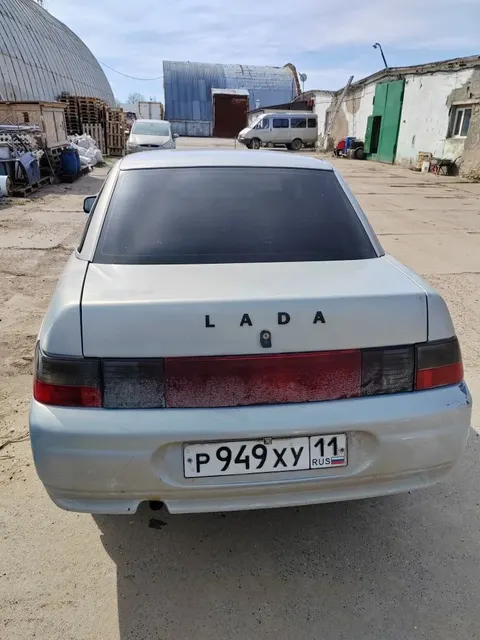 Автомобиль ВАЗ 21102, г.в. 2004, VIN: XTA21102040726276, г/н: Р949ХУ11, Документы: СТС и ПТС имеются, Ключи: Нет, Примечание: Серебристо желтого цвета, имеются повреждения заднего бампера, имеется двигатель, аккумулятор снят. АС ПИБИ: 11-009322-1