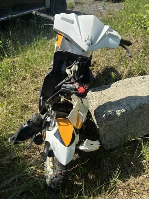 Механическое транспортное средство СКУТЕР "Irbis Centrios 50 cc2t" VIN LFFWB58A4D1000330. (ключи и документы отсутствуют, техническое состояние не проверялось, пробег не известен). Имущество продается в том виде, в каком оно есть, в случае продажи возврату/обмену не подлежит. За скрытые дефекты имущества Продавец ответственности не несет.