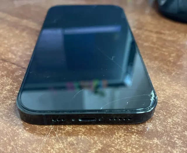 Сотовый телефон  марки Iphone XR imei 353062106783445,imei 353062106910683