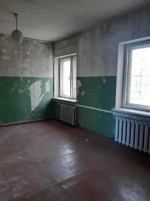 Продажа земельного участка площадью 913,0 кв.м, с расположенными на нем объектами недвижимого имущества – нежилое здание, площадью 121,1 кв.м, нежилое одноэтажное здание, площадью 52,6 кв.м, комплекс складских помещений, площадью 23,5 кв.м, комплекс складских помещений, площадью 46,6 кв.м, нежилое здание лаборатории, площадью 122,2 кв.м, нежилое здание, площадью 35,5 кв.м, нежилое здание, площадью 47,4 кв.м, по адресу: Саратовская область, р.п Духовницкое, ул. А. Марчука, д.11 а.