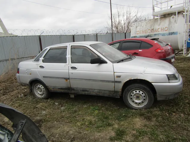 Автомобиль ВАЗ 21102 г/знак А592ВР72, 2003г.в. цвет светло-сереб. металл VIN XTA21102030638414 Ограничения ФССП на регистрационные действия. (ключи отсутствуют, документы отсутствуют, техническое состояние не проверялось, пробег не известен). Имущество продается в том виде, в каком оно есть, в случае продажи возврату/обмену не подлежит. За скрытые дефекты имущества Продавец ответственности не несет.
