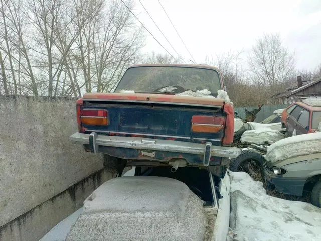 Автомобиль ВАЗ 21033, без г/н , 1981 г.в., кузов № 2103 1169553, двигатель № 5188626, цвет красный, комплектность и состояние  не проверялась данное  имущество обращено в доход государства. Находится в г. Ачинск  (Документы отсутствуют)