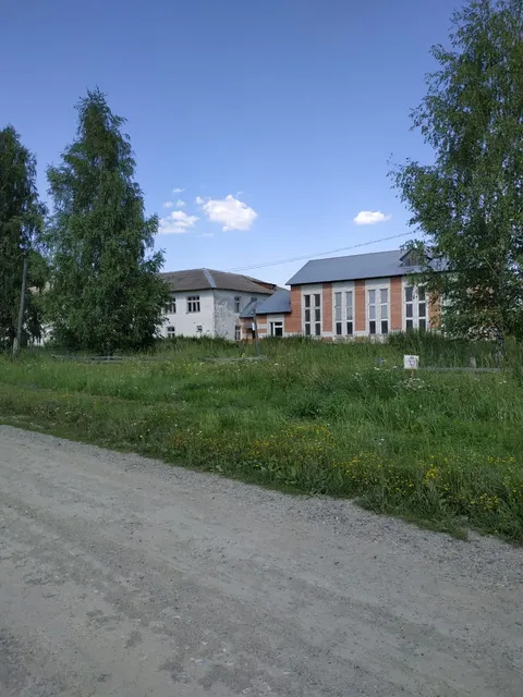 Нежилое здание с кадастровым номером 58:22:0580101:255, общей площадью 209,6 кв.м., расположенное по адресу: Пензенская область, р-н. Никольский, с. Ильмино, ул. Климзова. Наименование: спортивный зал; с долей в праве собственности на   земельный участок с кадастровым номером 58:22:0000000:44, общей площадью 5694 +/- 23 кв.м.; категория земель: земли населенных пунктов; размер доли в праве 123/1000