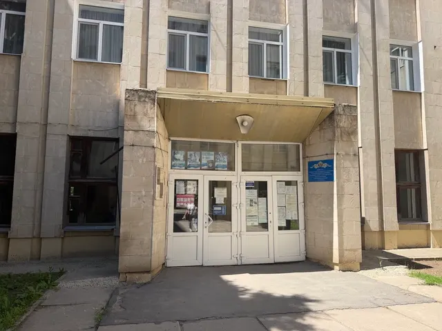 Часть холла 1-го этажа нежилого административного здания, расположенного по адресу: Российская Федерация,        Луганская Народная Республика, городской округ город Луганск, город Луганск, квартал Ленинского Комсомола, дом 11, площадью 2,0 кв.м, кадастровый номер 95:19:0101024:834