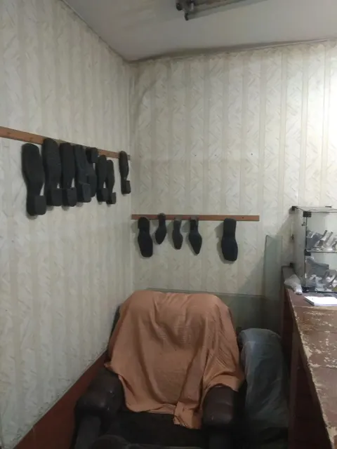 Нежилое помещение общей площадью 15,4 кв. м., расположенное по адресу: г. Старый Оскол, микрорайон Буденного, дом 6.
