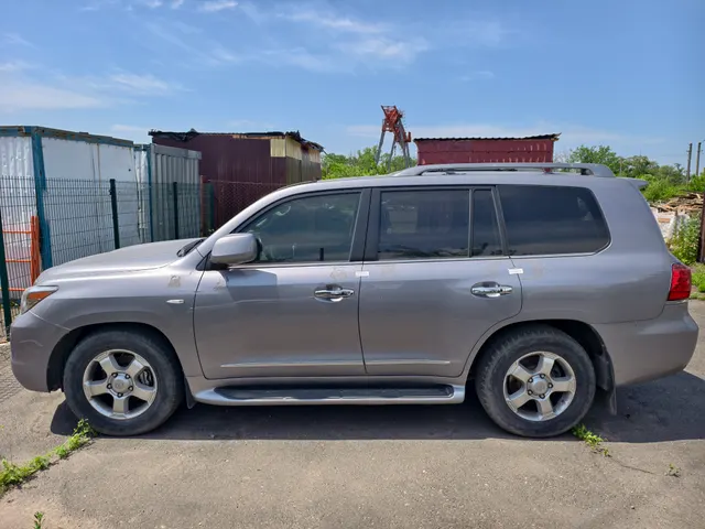 Автомобиль «LEXUS» модель «LX 570», года выпуска 2011, государственный регистрационный номер «P542AO180»VIN:JTJHY00W90406 5824 Обременения : Отчуждение запрещено до 28-го года