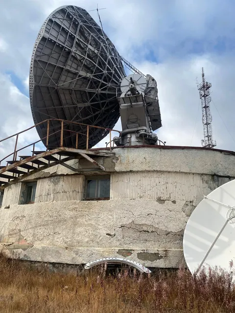 Земельный участок с расположенным на нем объектом недвижимого имущества - нежилое здание, по адресу: Республика Саха (Якутия), Верхоянский улус, Батагай, д. Станция Орбита-2 с  кадастровым номером 14:09:000000:267