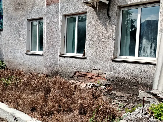 1) Нежилое помещение № 1; 2) Нежилое помещение № 2; 3) земельный участок