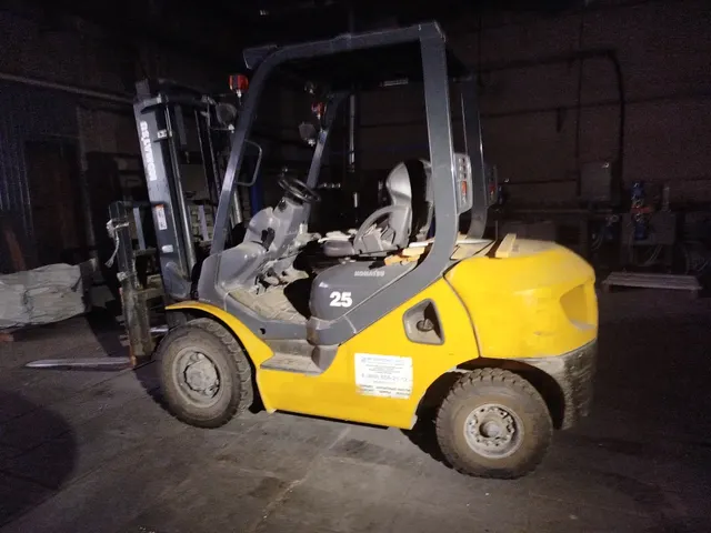 Самоходная машина KOMATSU FD25T-17;
