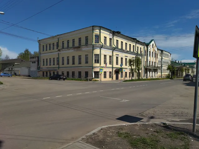 Имущество, находящееся в собственности Ярославской области, расположенное по адресу: Ярославская область, р-н Ростовский, г. Ростов, ул. Ленинская, д. 40, с земельным участком