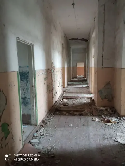 Здание 463,6 кв.м и земельный участок 6030 кв.м, расположенные по адресу: Курская область, м.р-н Пристенский, с.п. Бобрышевский сельсовет, с. Бобрышево, ул. Плант, двлд. 129
