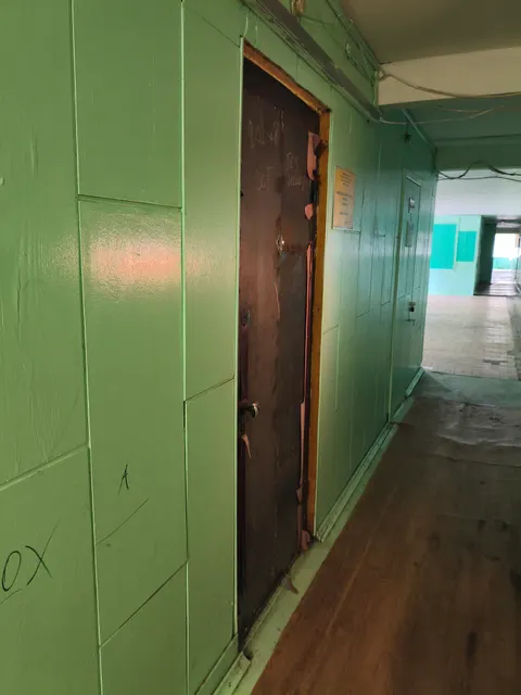 Право заключения договора аренды недвижимого имущества находящееся в муниципальной собственности нежилое помещение 1-го этажа, площадью 25,9  кв. м, адрес объекта: Ярославская область, г. Ярославль, ул. Блюхера,         д. 62. Указанное нежилое помещение включено в Перечень муниципального имущества, предназначенного для передачи во владение и (или) пользование субъектам малого и среднего предпринимательства и организациям (далее см. документацию).