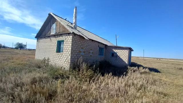 Здание с кадастровым номером 56:11:0702001:106 и земельный участок под ним с кадастровым номером 56:11:0702001:124