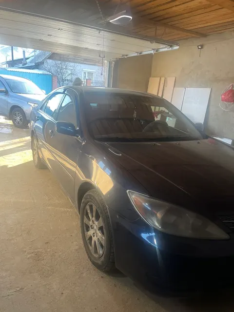 Транспортное средство Toyota Camry, 2004 года выпуска, цвет - синий, идентификационный номер (VIN) 4T1ВЕ32К84U328321, государственный регистрационный номер В587ТВ38.