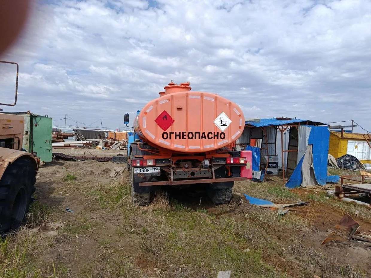 Урал (специализированный заправщик) 56751-0000010-12, г/н О038НТ196, VIN X895675C030BJ6224, г.в. 2003