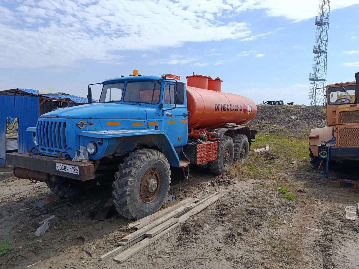 Урал (специализированный заправщик) 56751-0000010-12, г/н О038НТ196, VIN X895675C030BJ6224, г.в. 2003