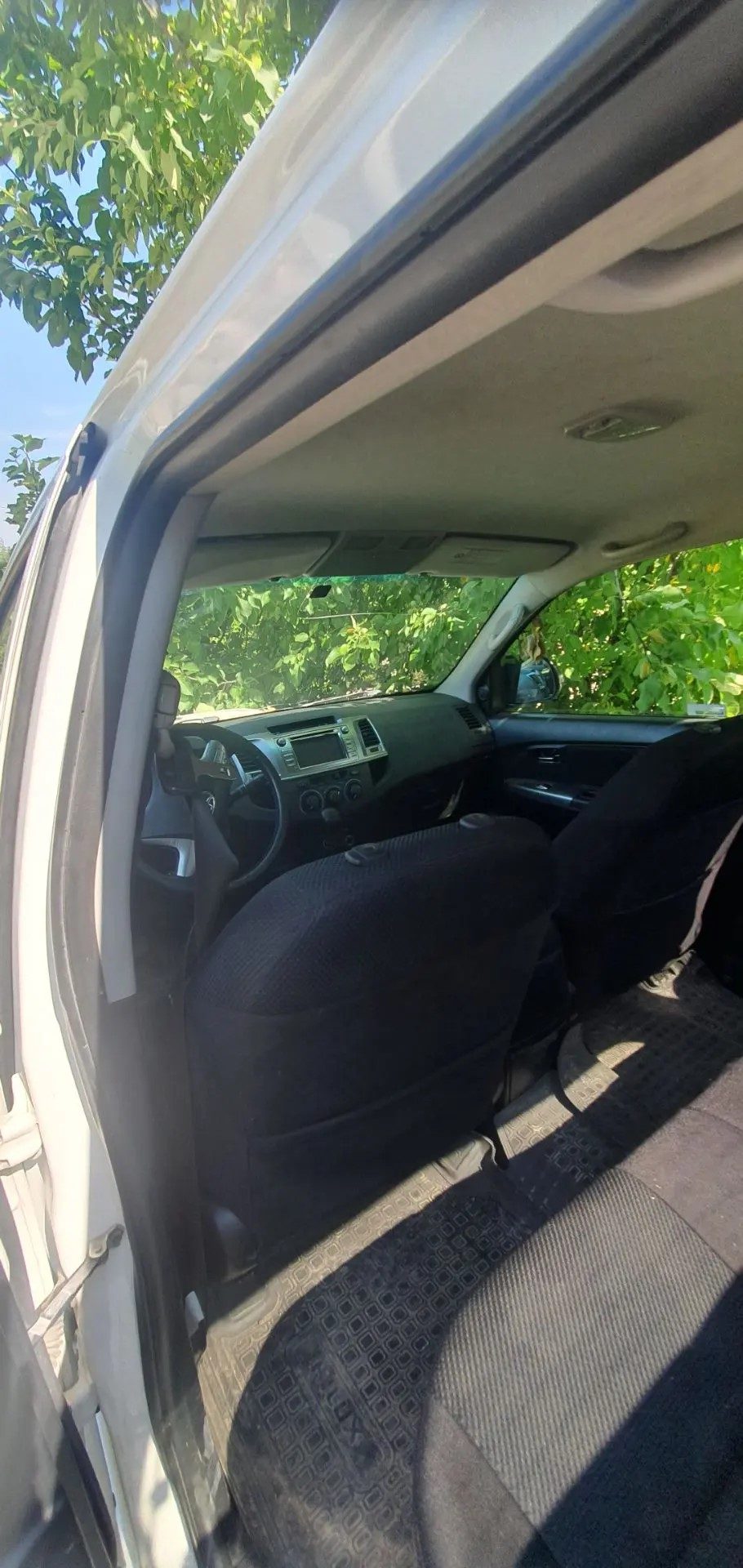 Автомобиль ТОЙОТА ХАЙЛЮКС, цвет белый, 2014 г.в., VIN MR0FR29G401030528, ГРЗ А988НУ 196, пробег 865 100,00 км.