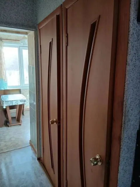 Жилое помещение, кад. № 56:41:0102056, площадь 61,1 кв.м., адрес: Оренбургская область, г Медногорск, ул. Комсомольская, д 20, кв 57, общая долевая собственность, доля в праве 1/4.
