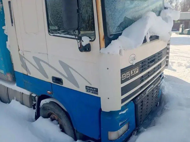 ДАФ 95 ХF 430 2000 г. VIN: XLRTE47XS0E524980 Тех. описание: долгое время не эксплуатировался, ржавчина/сколы/вмятины по кузову. Для более точного тех. описания необходимо провести проф. диагностику.