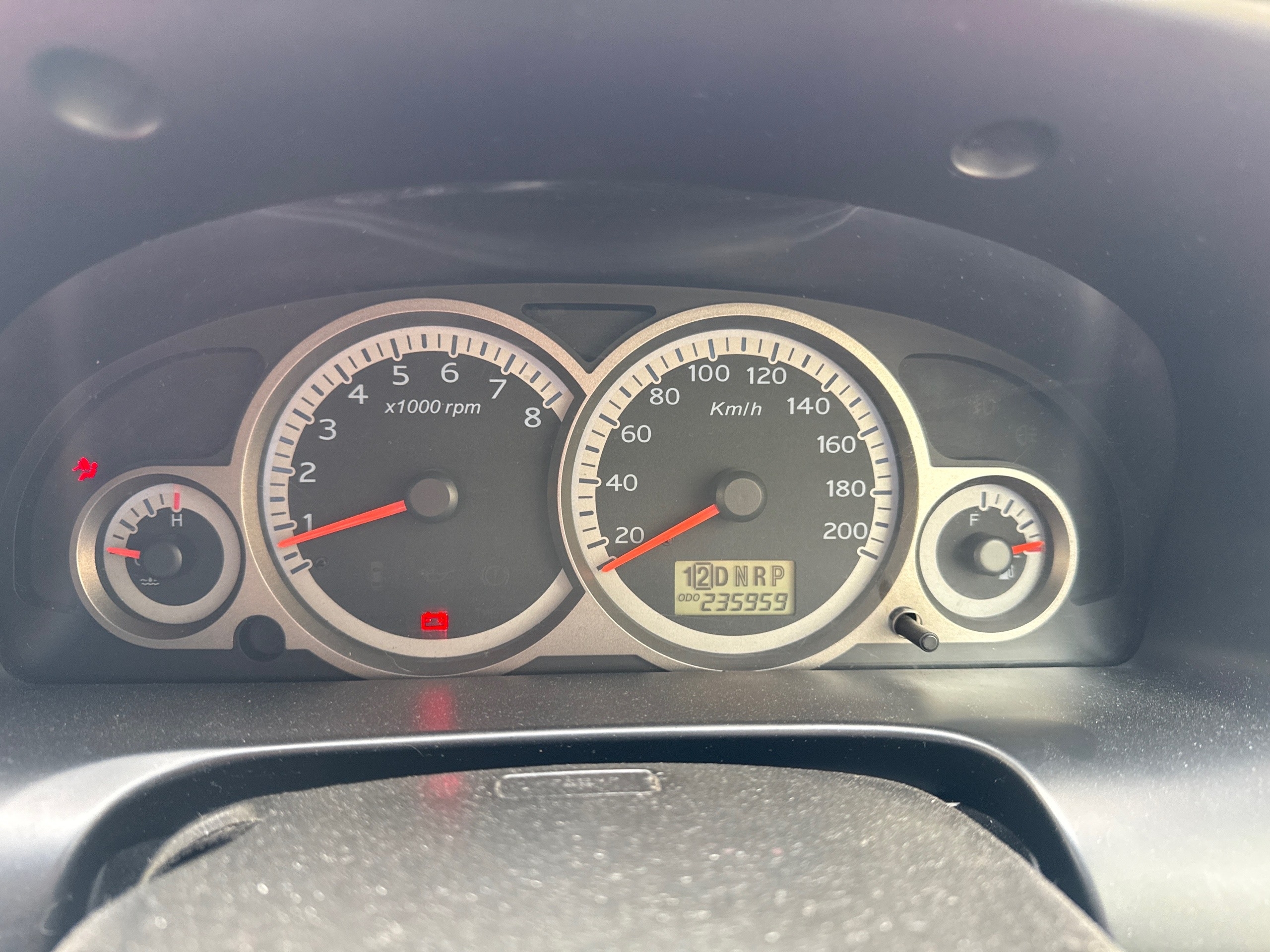 Автомобиль легковой универсал - «MAZDA TRIBUTE», 2001 г.в., категория «В», цвет – темно серый, номер кузова ЕPFM 102941, модель/номер двигателя AJ 306956, гос.рег. знак 1932TP27.